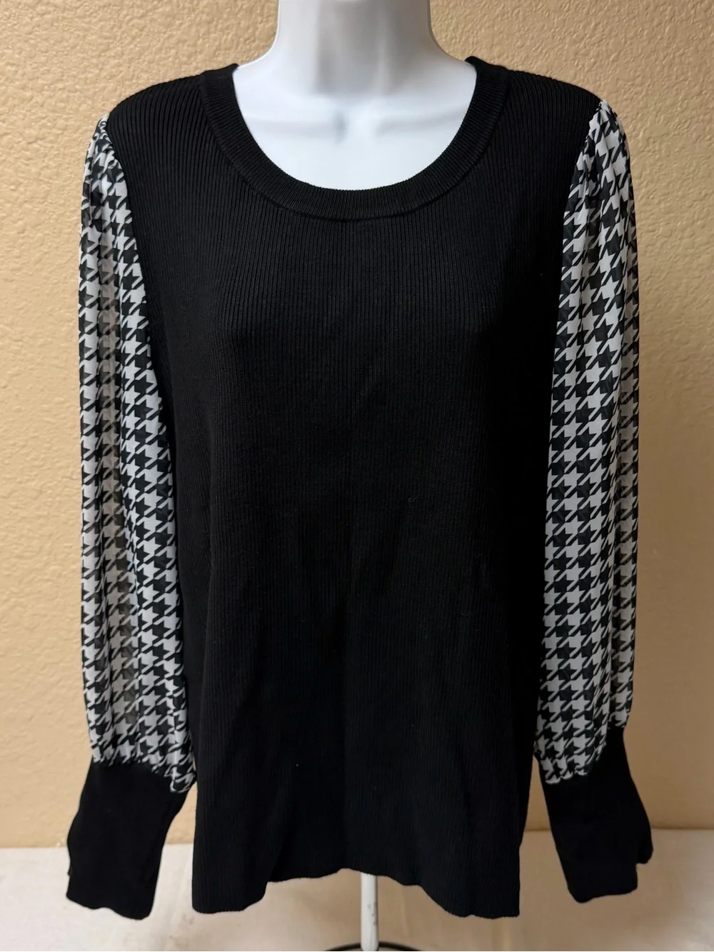 4/$20 Design History Black Pullover with Black & White Houndstooth Puff Sleeves